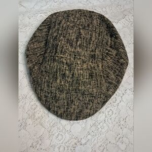 NWOT Stylish Tweed Cap